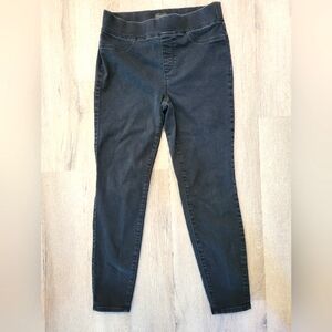 EUC Medium Talbots Black high-waisted Skinny jean with back pockets, no buttons